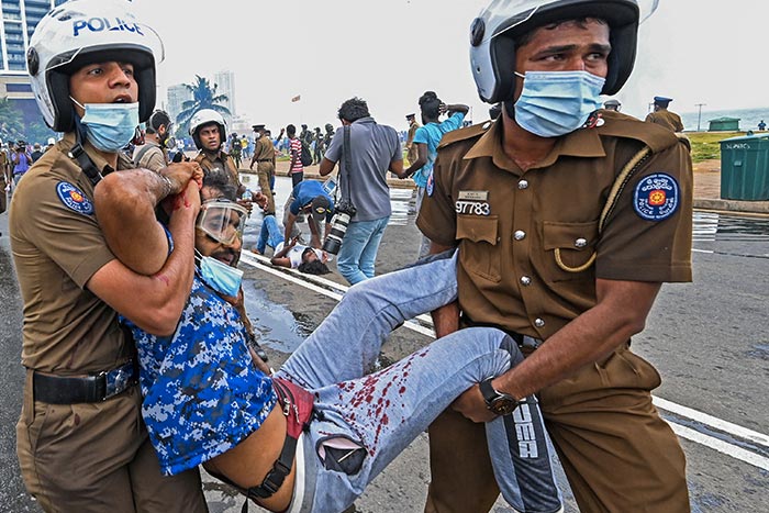 आर्थिक संकट के बाद हिंसा से श्रीलंका में मचा हड़कंप