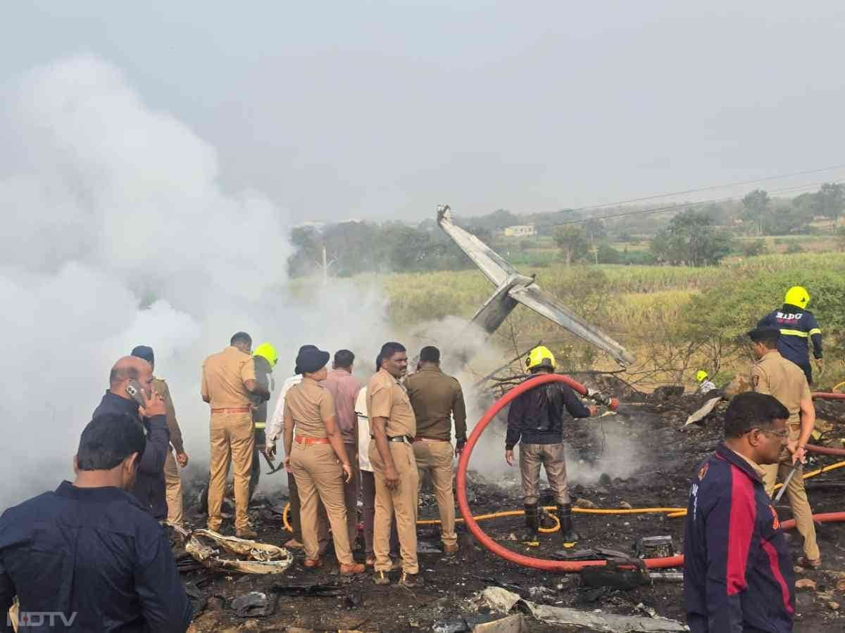 विमान क्रैश लैंडिंग के बाद दुर्घटनाग्रस्&zwj;त हो गया, जिसके बाद इसमें आग लग गई. क्रैश होने के बाद विमान कई हिस्&zwj;सों में टूट गया