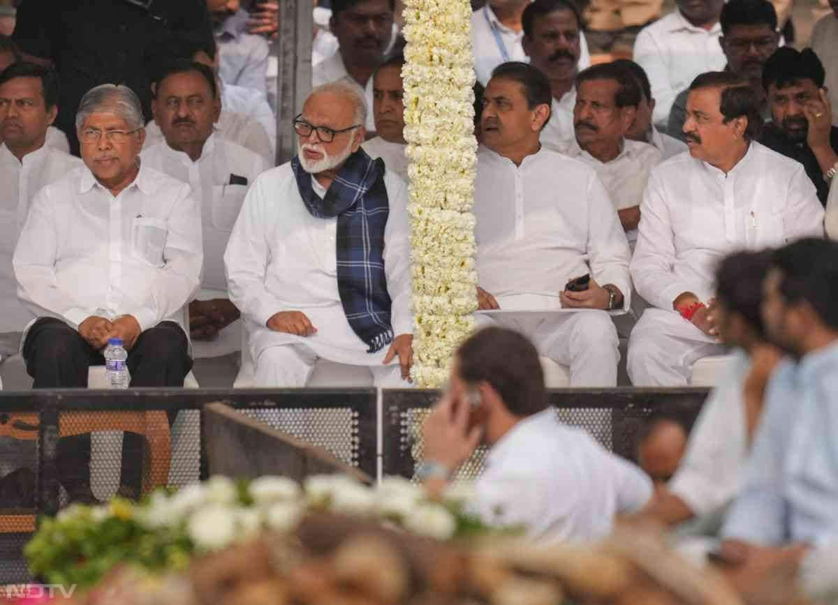 अजित पवार के साथ कंधे से कंधा मिलाकर चलने वाले उनके साथियों को आज उनके साथ बिताएं पल जरूर याद आ रहे होंगे.