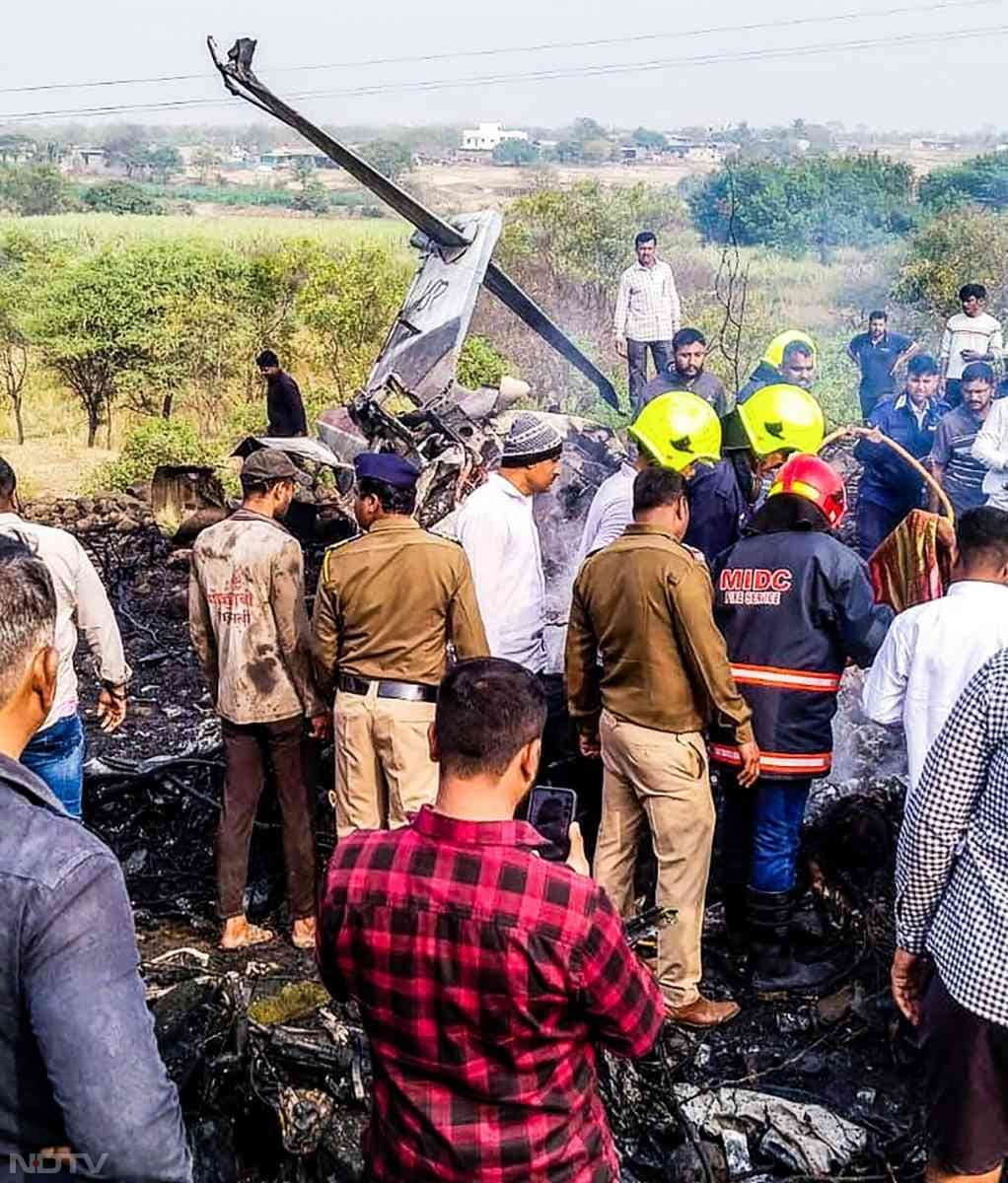 विमान लेयरजेट 45 ने सुबह 8 बजकी 34 बजे निगरानी सिग्नल (Surveillance Signals) भेजना बंद कर दिया, लेकिन कुछ मिनट बाद चक्कर लगाते हुए फिर से शुरू कर दिया.