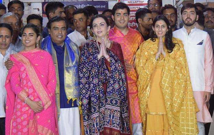 On Sunday, Akash Ambani visited the Siddhivinayak temple in Mumbai with his family and fiancee.