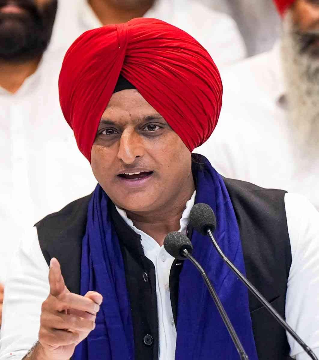 दरअसल, किसान आंदोलन के दौरान जान गंवाने वाले लोगों के परिजनों से आज अखिलेश यादव ने सपा दफ्तर में मुलाकात की