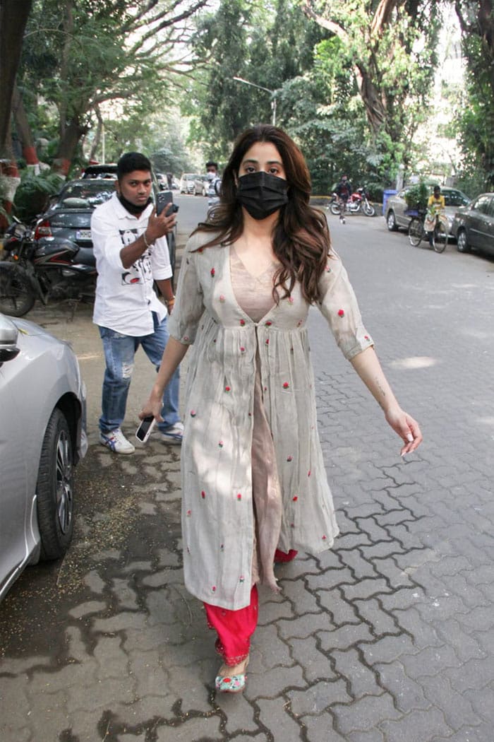 Janhvi Kapoor picked a traditional outfit for her day out.