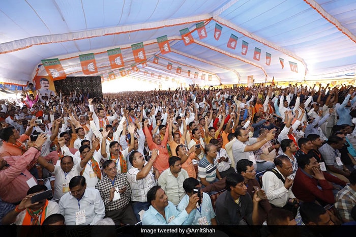 अमित शाह ने कांग्रेस सहित विपक्षी दलों पर निशाना साधते हुए कहा, ‘मध्यप्रदेश में कांग्रेस का मुख्यमंत्री कौन बनेगा, यह तय नहीं है. भाजपा के मुख्यमंत्री जरूर शिवराज सिंह चौहान ही बनेंगे.