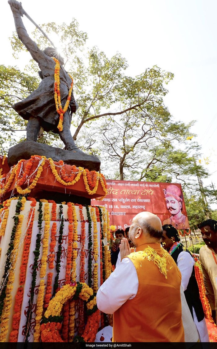 अमित शाह ने शहीद तात्या टोपे की प्रतिमा पर माल्यार्पण किया.