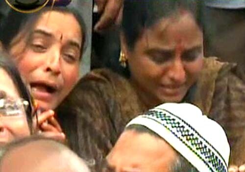 <span class="lh16 fa fs12 fb"><a href="<a href="http://www.ndtv.com/news/videos/video_player.php?id=1153639">http://www.ndtv.com/news/videos/video_player.php?id=1153639</a>" class="fbld fn fl"><span class="fr">Watch:</span> Andhra mourns for YSR</a></span>