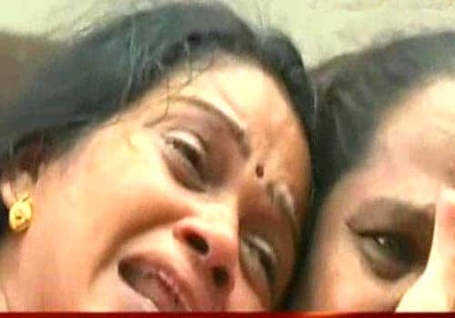 <span class="lh16 fa fs12 fb"><a href="<a href="http://www.ndtv.com/news/videos/video_player.php?id=1153639">http://www.ndtv.com/news/videos/video_player.php?id=1153639</a>" class="fbld fn fl"><span class="fr">Watch:</span> Andhra mourns for YSR</a></span>