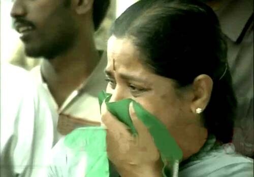 <span class="lh16 fa fs12 fb"><a href="<a href="http://www.ndtv.com/news/videos/video_player.php?id=1153639">http://www.ndtv.com/news/videos/video_player.php?id=1153639</a>" class="fbld fn fl"><span class="fr">Watch:</span> Andhra mourns for YSR</a></span>