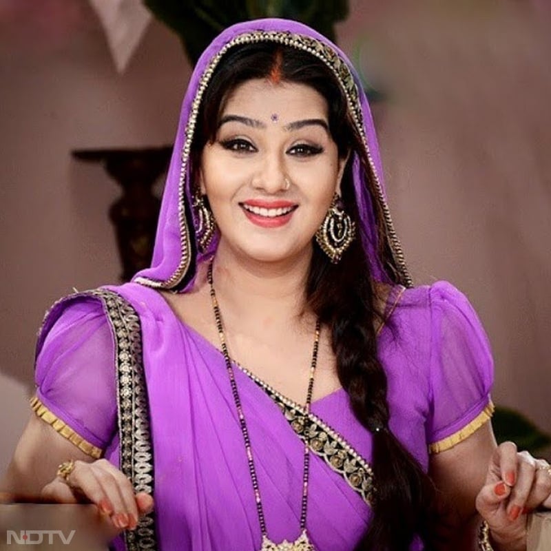 एक्ट्रेस शिल्पा शिंदे एक बार फिर अंगूरी भाभी बनकर सीरियल भाबीजी घर पर हैं 2.0 के साथ लौट रही है.