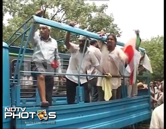 Supporters outside Pranab Mukherjee's residence being arrested.