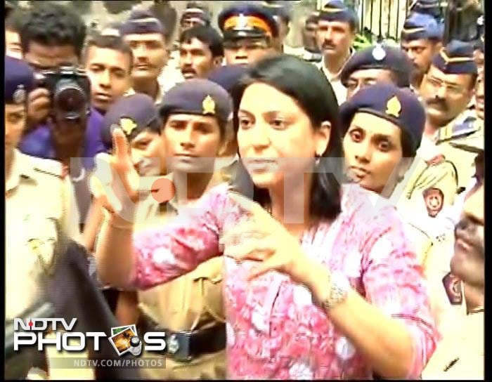 A group of Anna supporters protested outside Congress MP Priya Dutt's residence in Mumbai. Priya Dutt came out to meet the protestors and said that there are faults in both the drafts and there is a process to be followed.