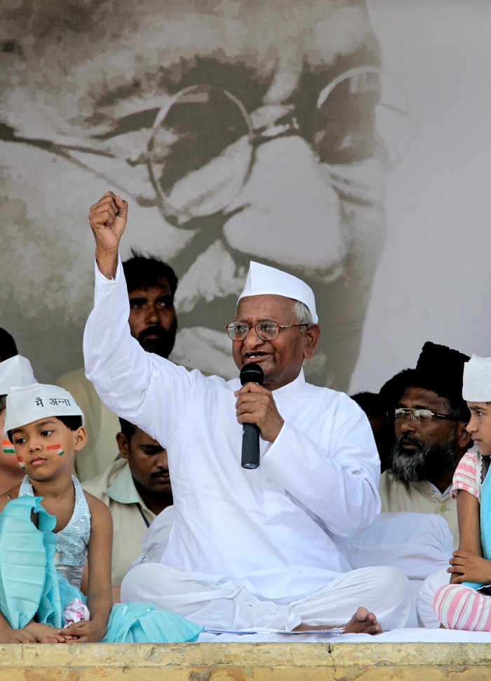 Anna exhorted the thousands of supporters gathered to continue their non-violent fight against corruption, a battle that he said had just begun.