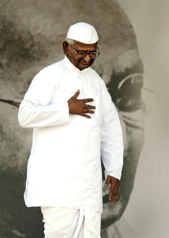 Anna acknowledges support of his countless followers who gathered to witness him break his fast. He thanked the people and said the Parliament of the people was supreme.