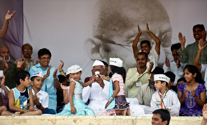 The 74-year-old Anna Hazare had not eaten in more than 12 days and lost about 7.5 kgs since he started fasting. He broke his fast today by drinking coconut water and honey.