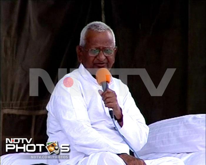 "We have not closed the door of dialogue. We have kept it open. Only through dialogue the issues can be resolved," Mr Hazare said while addressing his supporters today.
