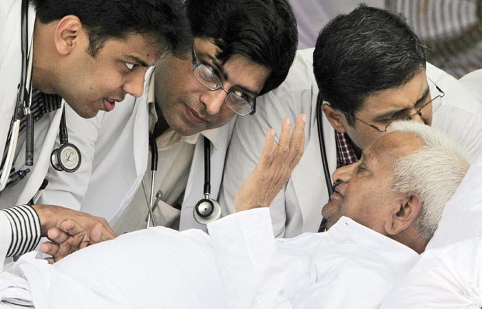 A team of doctors watch over Anna Hazare.