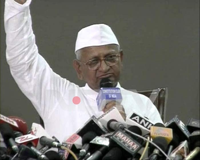 Anna Hazare detained ahead of his fast