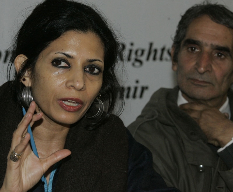 Angna Chatterji, one of the conveners of the International People's Tribunal on Human Rights and Justice, speaks as lawyer Pervez Imroz looks on during a press conference in Srinagar on December 2, 2009. Human rights workers have found the graves of nearly 2,400 unidentified people scattered in cemeteries across dozens of mountainous villages in Jammu and Kashmir during a three year survey, the rights group said, alleging that some of the dead were likely innocent people killed by government forces. (AP Photo)