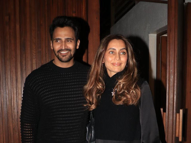 अनुषा दांडेकरने बॉयफ्रेंड-कुटुंबीयांसह सेलिब्रेट केला बर्थडे