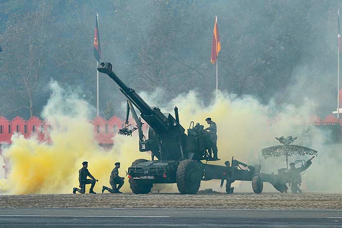 Indian soldiers demonstrate combat skills during the Army Day parade in New Delhi on January 15, 2015.