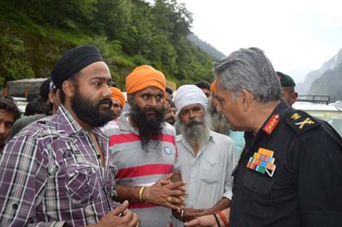 Army Commander walks with 500 people out of Badrinath