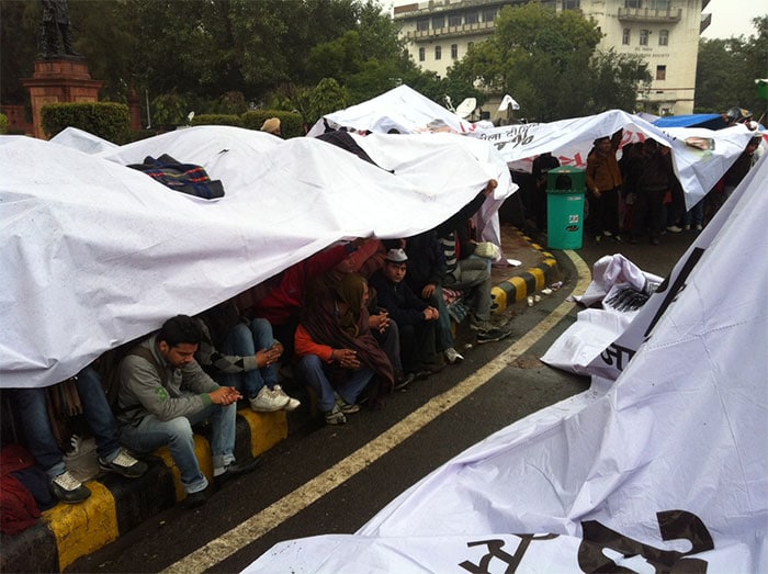 Day 2 of Delhi Chief Minister Arvind Kejriwal\'s \'dharna\'