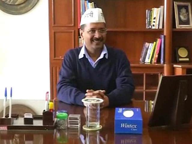 Photo : Arvind Kejriwal's First Day at Work