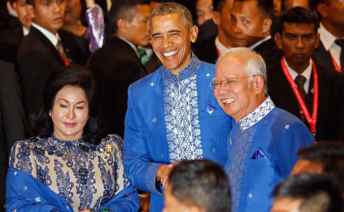 US President Barack Obama with Malaysian Prime Minsiter Najib Razak and Najibs wife Rosmah Mansor as he arrives for the Dinner during the 27th ASEAN Summit.