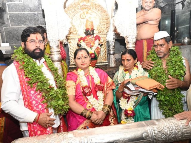 Ashadhi Ekadashi 2024 CM एकनाथ शिंदेंनी सपत्नीक विठ्ठलाची केली महापूजा