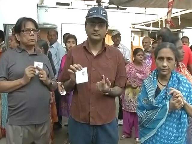 Photo : असम चुनाव: लोगों ने जमकर किया मताधिकार का इस्तेमाल