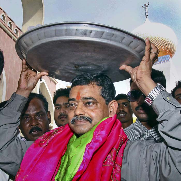 Abhijit Mukherjee, the Congress candidate from the Nalhati constituency and son of Union Finance Minister Pranab Mukherjee, carries a holy <i>chaadar</i> at the Dada Baba shrine in the Birbhum district for a successful run at the upcoming West Bengal assembly elections. (PTI)