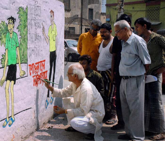 Trinamool Congress candidate from the Rashbehari constituency Sovondeb Chattopadhyay prepares a wall painting in Kolkata as part of his campaign for the upcoming assembly elections in West Bengal assembly. (PTI)