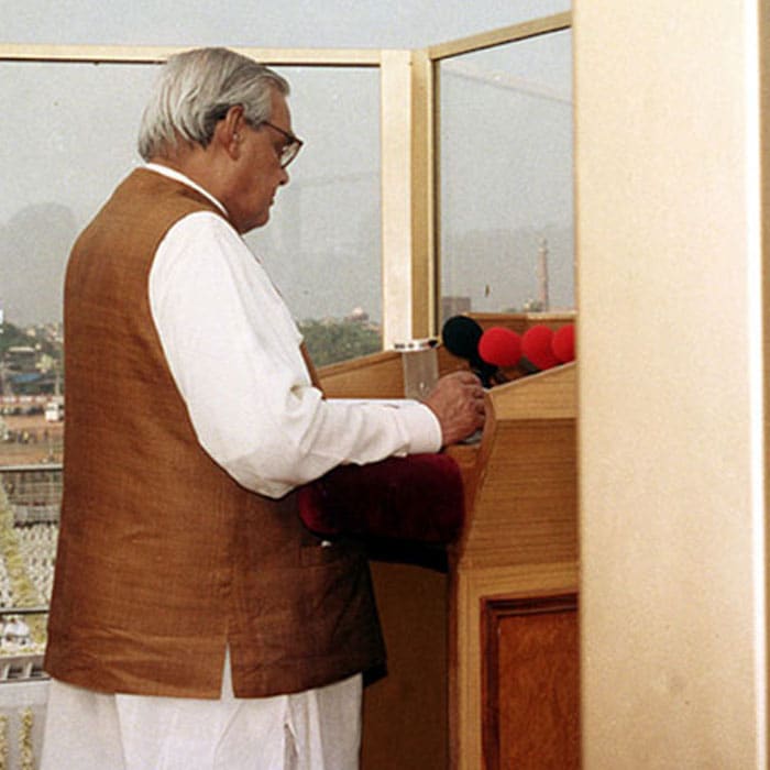 पूर्व प्रधानमंत्री अटल बिहारी वाजपेयी का निधन: तस्वीरों में देखें उनका सफर