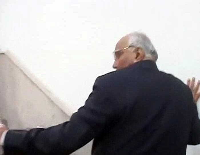 Sharad Pawar slapped by youth
