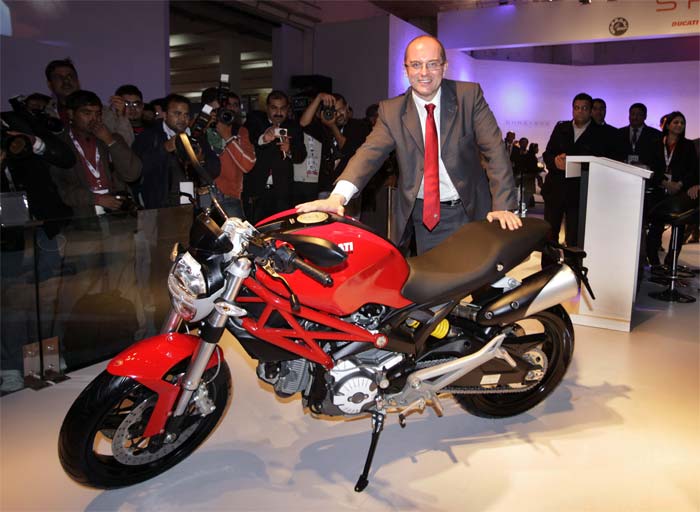 Ducati surprised everyone when they launched the Monster 795 for a price of Rs 6.99 lakh. Expected pricing for the Ducati Monster 795 was in the range of Rs 5-6 lakh. However, Ducati India has been quick to make amends and announce a special introductory price for the Monster 795 - Rs 5.99 lakh, ex-showroom. This limited period offer makes the Ducati Monster 795, now even more affordable.