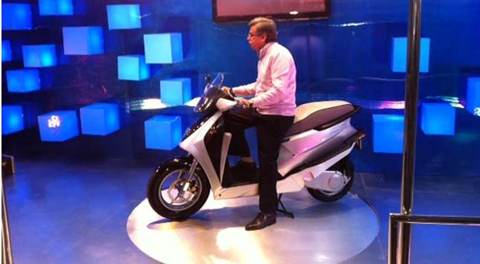 Two-wheeler major Hero MotoCorp unveiled its first hybrid scooter Leap at Auto Expo 2012. Pawan Munjal , CEO and MD of the company said Hero Leap has been developed with technological support from an international consultant. The scooter will run on battery as well as petrol.
