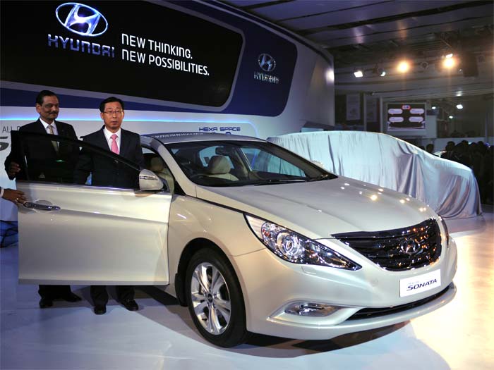 The new version of Hyundai's Sonata priced in the range of Rs.16-17 lakh is expected to be launched by February-end. The sedan is powered by a 2.4 litre GDI (gasoline direct injection) petrol engine.