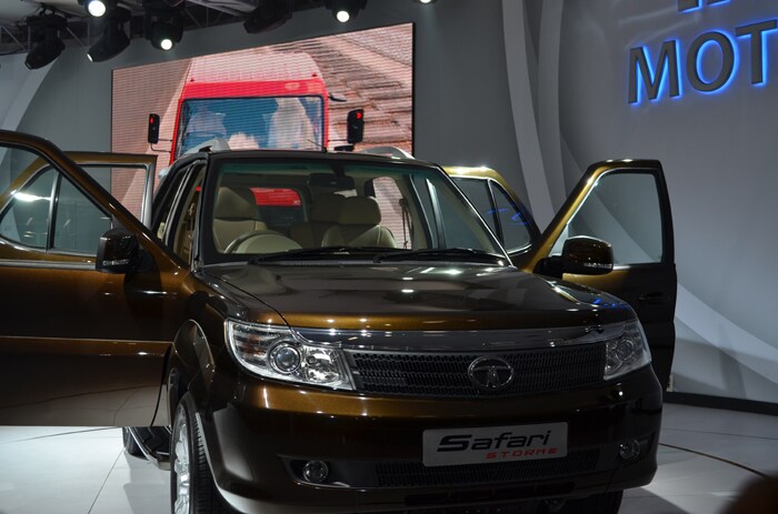 The next-generation Safari comes with a new front grille, new projector headlamps and a ?power bulge' on the bonnet. The new Safari Storm is powered by a 2.2-litre 16-valve common rail (DiCOR) engine that produces 140PS of power and 320Nm of torque.