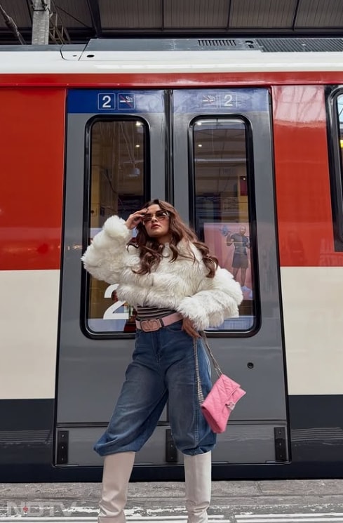 अवनीत का यह स्टाइलिश लुक फैंस को खूब पसंद आ रहा है.