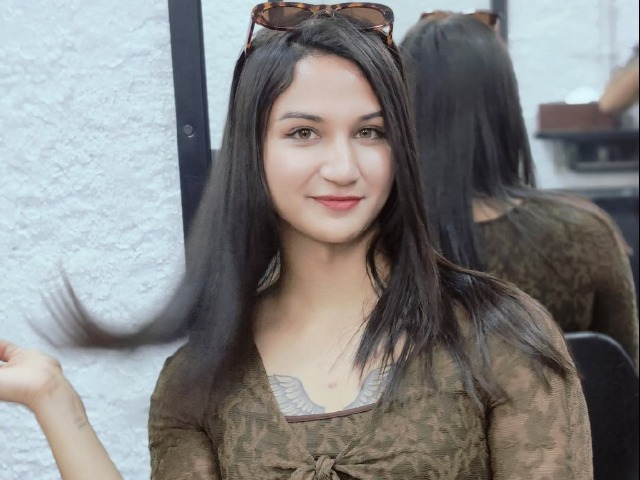 लड़के से लड़की बनने वाली क्रिकेटर की 10 फोटोज