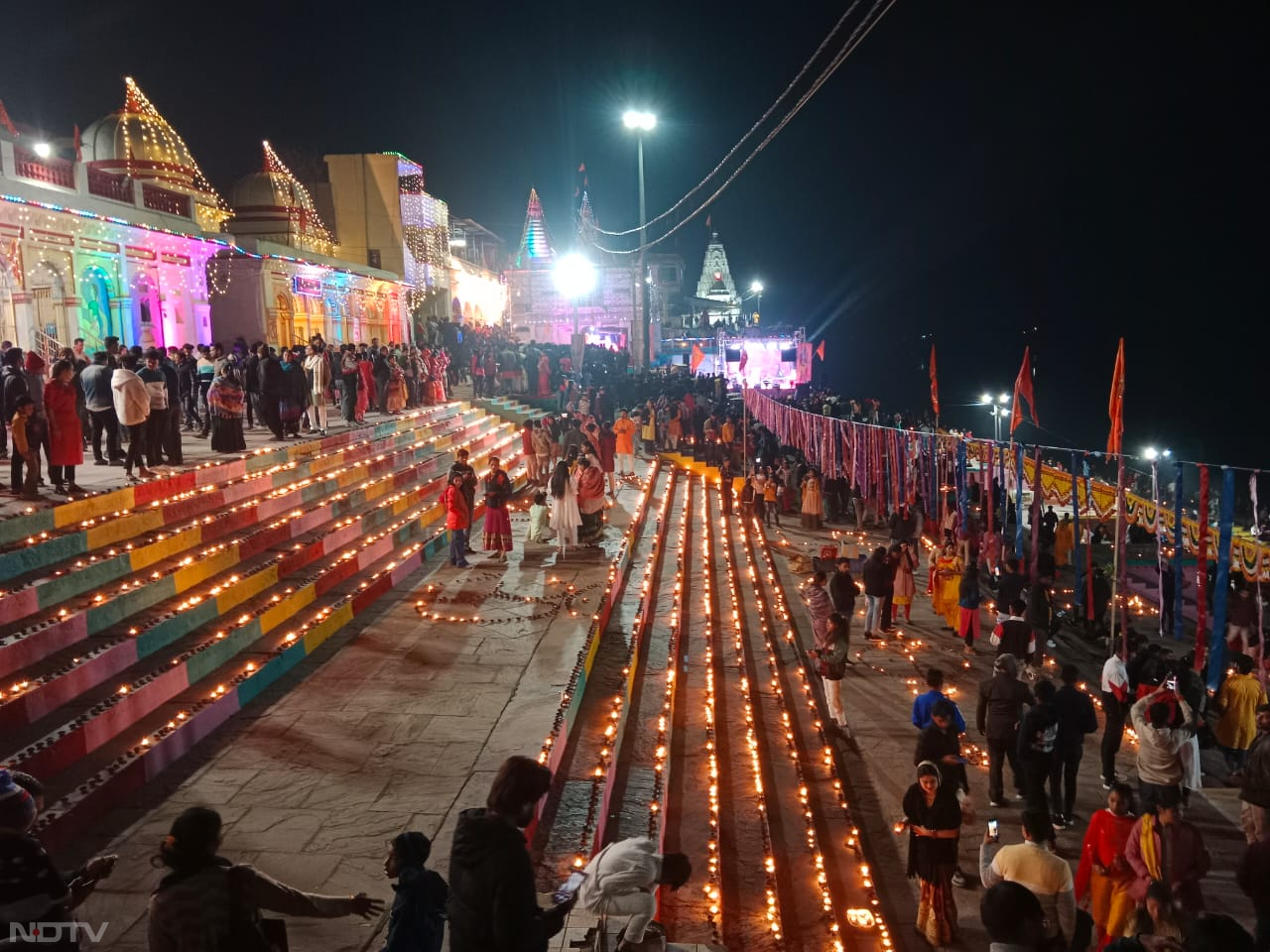 रामोत्सव पर मध्य प्रदेश के जबलपुर (Jabalpur) में दीपावली मनाई गई.