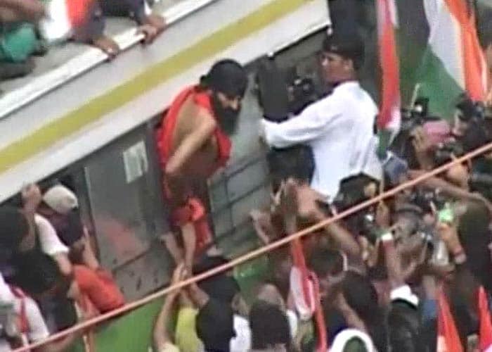 Baba Ramdev arrested, Delhi Police stops march to Parliament