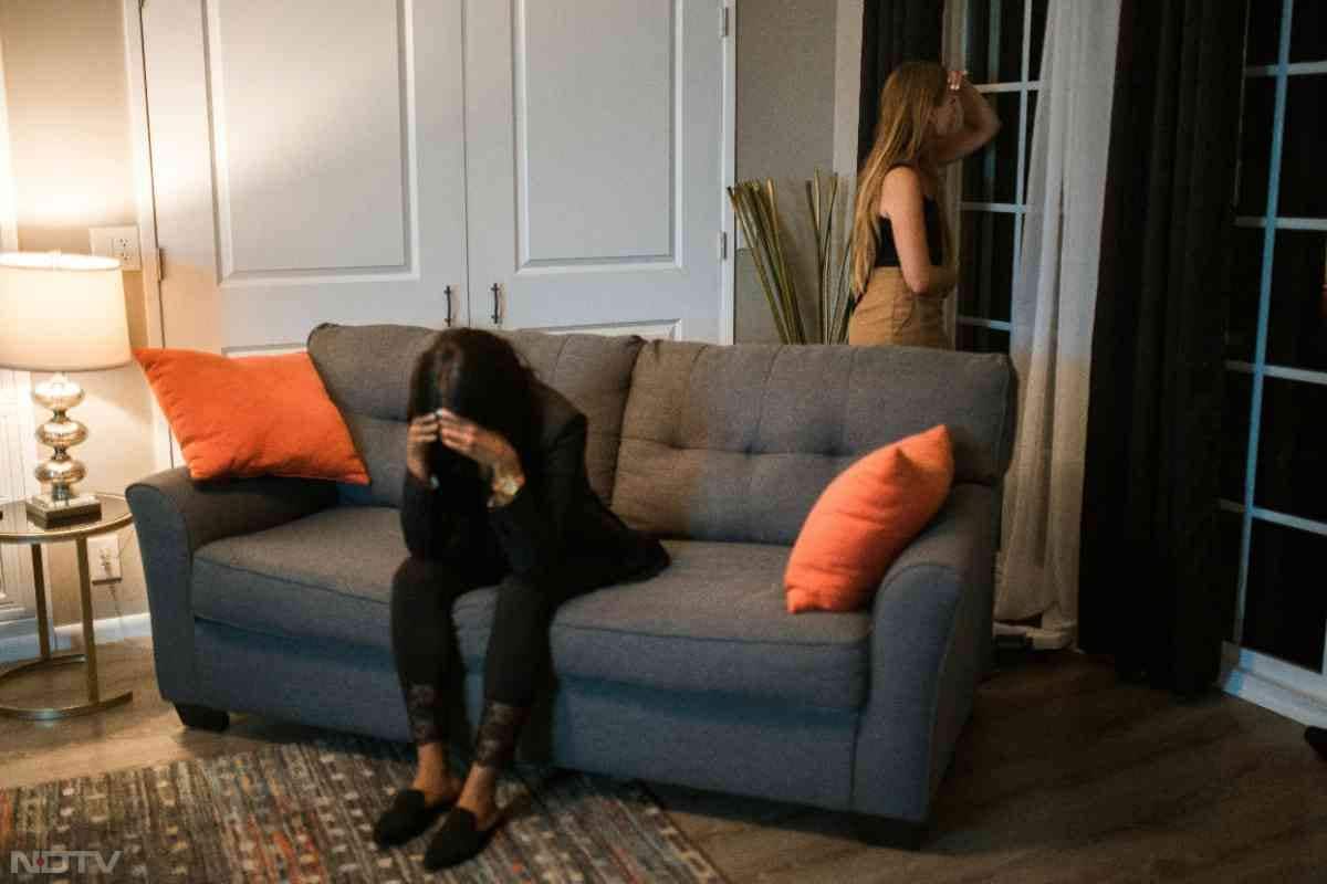 पार्टनर से ज्यादा अपने फोन पर ध्यान देना एक ऐसी आदत है जो किसी को अच्छी नहीं लगती.