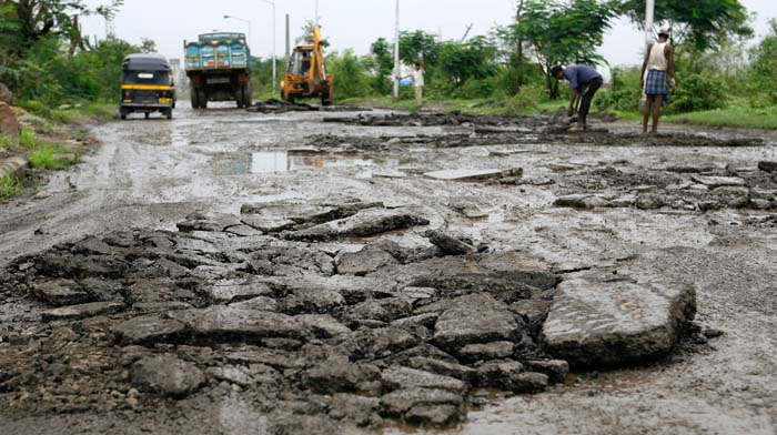 <p>Labourers repair a stretch of damaged road in Mumbai, 09 July 2007. The city civic authorities had gone on an overdrive to repair potholes and damaged roads which the high court had earlier ordered the city civic body to complete by 31 May '07. (AFP Photo)</p>
<div><font face="Arial" color="#000000" size="2"></font></div>
<a class="fn fl fa fs12" target="_Blank" href="http://www.ndtv.com/convergence/ndtv/new/india.aspx">Seen worse roads? Share pictures with us.</a>