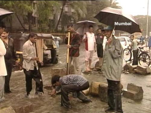 <p>Roads get from bad to worse when the monsoons touch the city of Mumbai. (NDTV Photo)</p>
<div><font face="Arial" color="#000000" size="2"></font></div>
<a class="fn fl fa fs12" target="_Blank" href="http://www.ndtv.com/convergence/ndtv/new/india.aspx">Seen worse roads? Share pictures with us.</a>