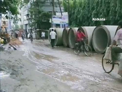 <p>As vehicles strain through what seems to be mud all over, one's on the verge of forgetting what a road looks like, in Kolkata. (NDTV Photo)</p>
<div><font face="Arial" color="#000000" size="2"></font></div>
<a class="fn fl fa fs12" target="_Blank" href="http://www.ndtv.com/convergence/ndtv/new/india.aspx">Seen worse roads? Share pictures with us.</a>