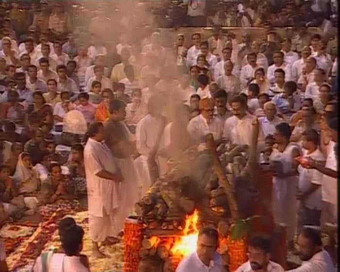 Bal Thackeray cremated