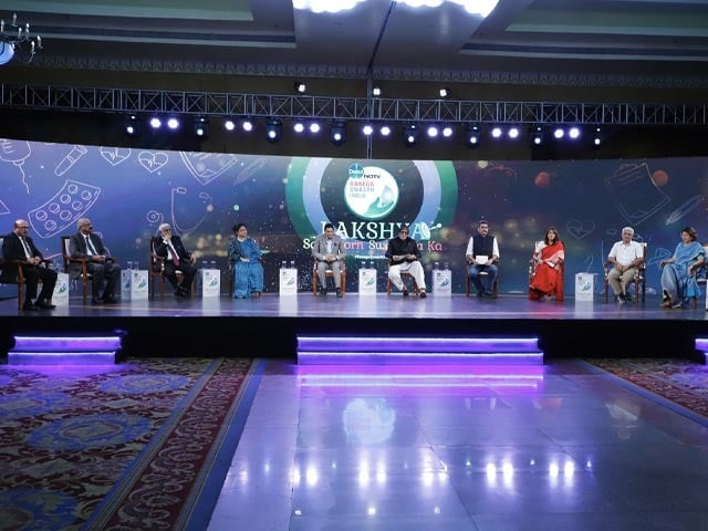 Photo : अमिताभ बच्चन, स्वास्थ्य मंत्री और पद्म पुरस्कार विजेताओं के साथ हुआ Banega Swasth India Season 9 Finale का समापन