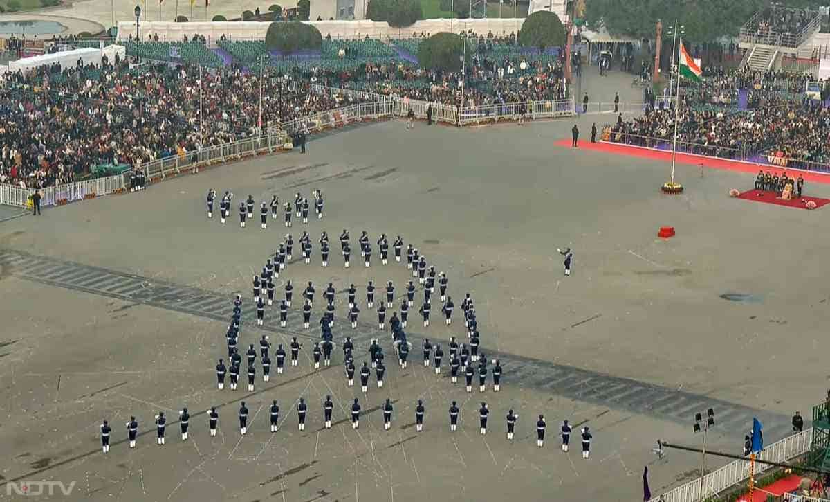 तस्वीरों में देखें बीटिंग रिट्रीट का जज्बा... वंदे मातरम के 150 साल पूरे होने पर रायसीना हिल्स पर बिखरी अनूठी छटा