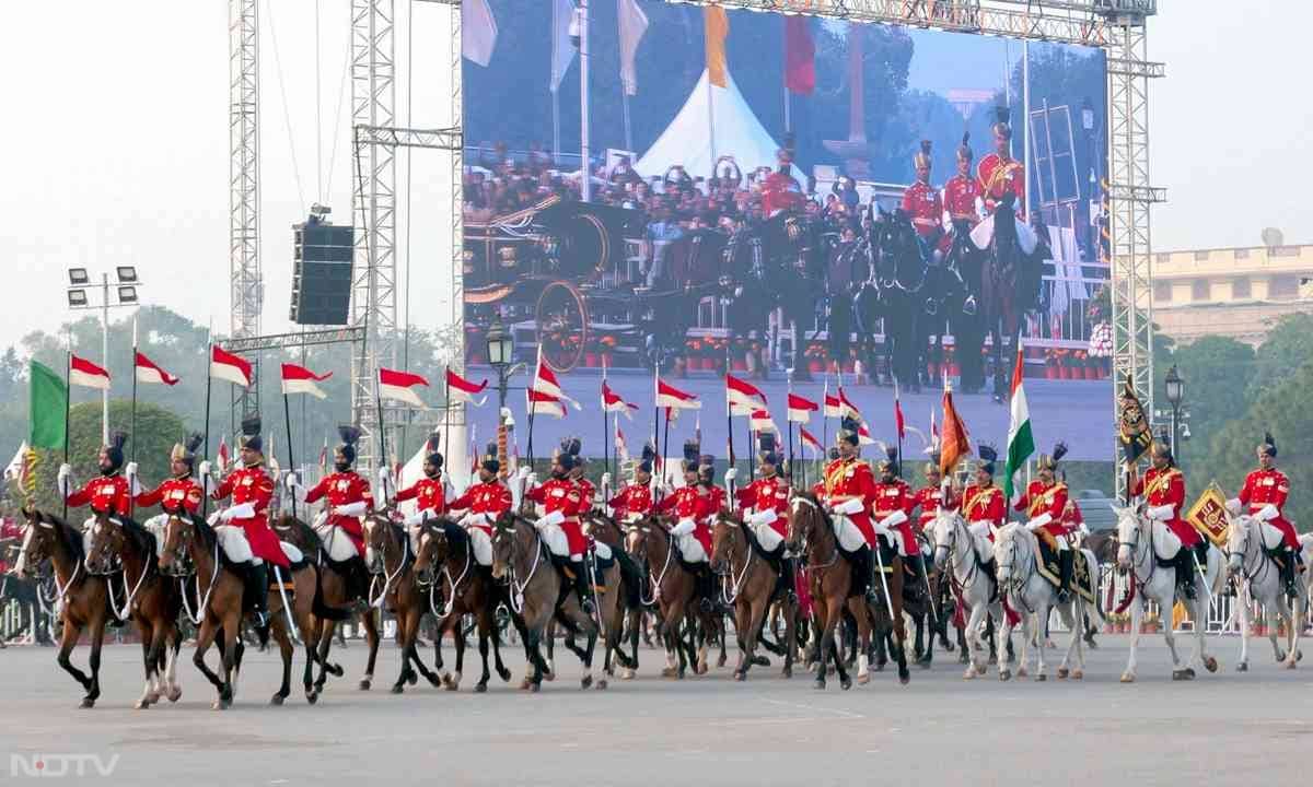 तस्वीरों में देखें बीटिंग रिट्रीट का जज्बा... वंदे मातरम के 150 साल पूरे होने पर रायसीना हिल्स पर बिखरी अनूठी छटा